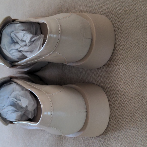 Dolce Vita Elias Flat in Sesame Crinkle Patent Size 10 - Picture 6 of 7